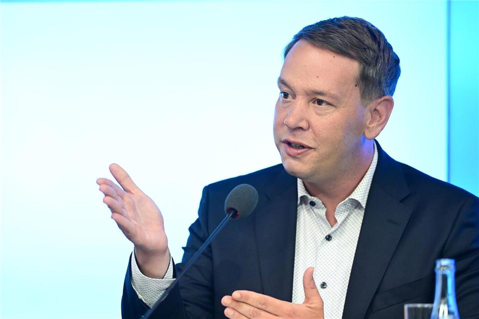 Der Gesundheitsminister mahnte unter anderem, Hitzeschutz als gemeinsame Aufgabe zu verstehen. (Archivbild)Bernd Weißbrod/dpa