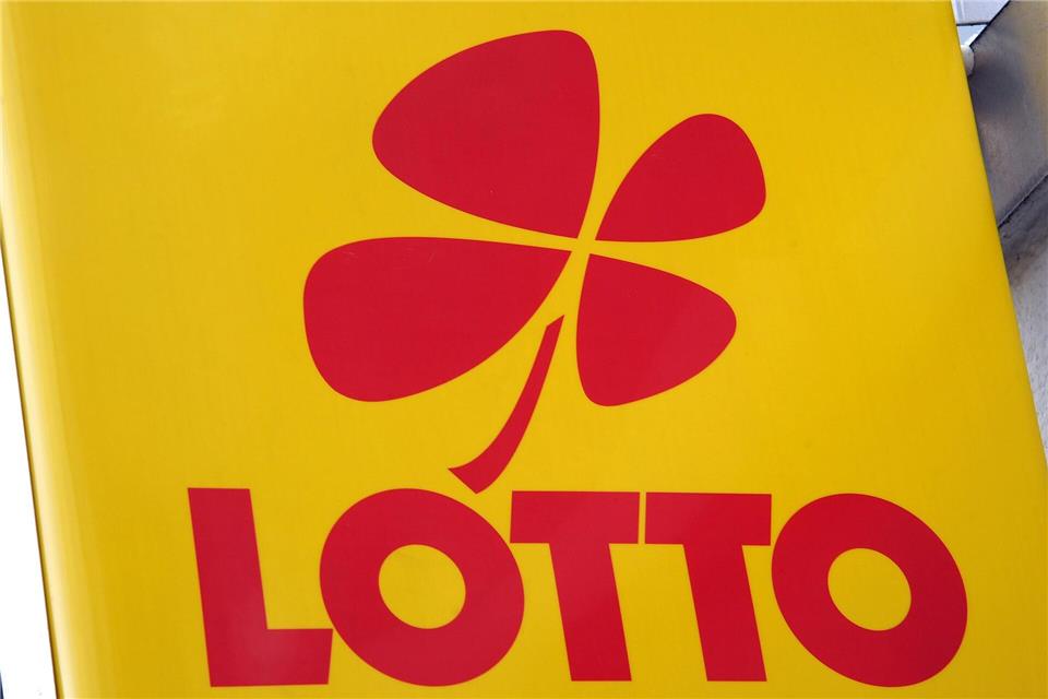 Der Gewinner der Silvesterlotterie in Niedersachen kommt aus Leer. (Symbolbild)Holger Hollemann/dpa