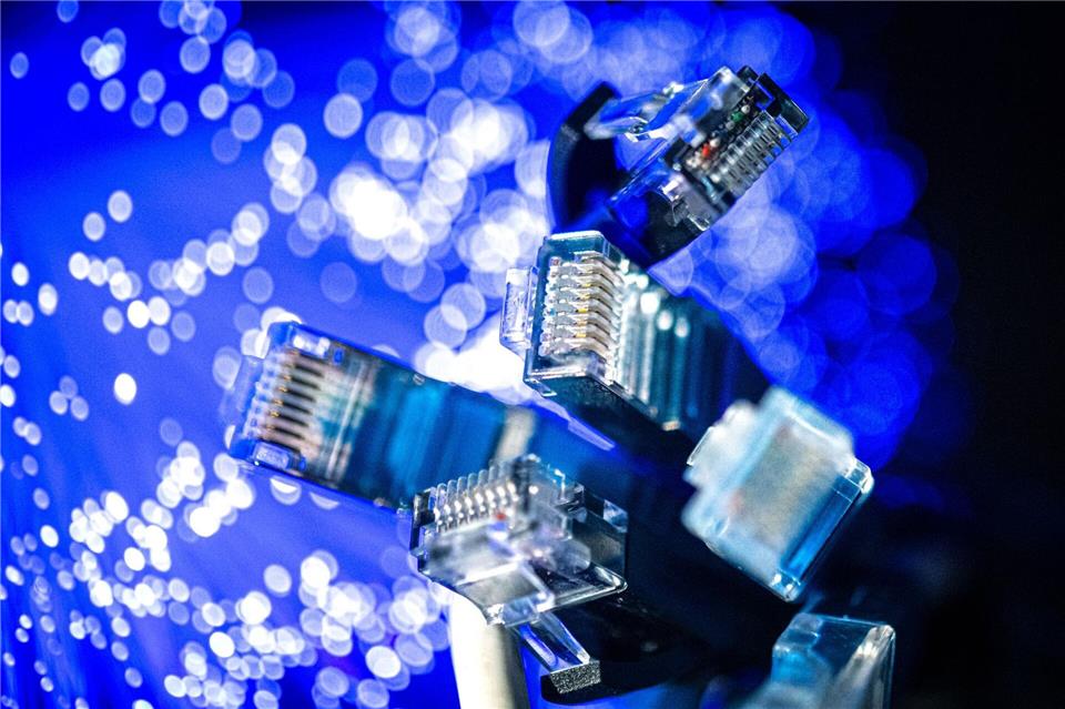 Der Glasfaser-Ausbau in Baden-Württemberg hinkt hinterher. (Symbolbild)Sina Schuldt/dpa