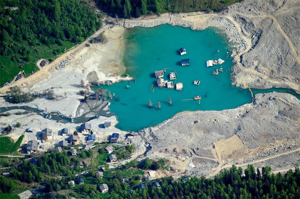Der Gletscherabbruch von Blatten in der Schweiz war von der Dynamik her vergleichbar dem im Himalaya. (Archivbild)Laurent Gillieron/KEYSTONE/dpa
