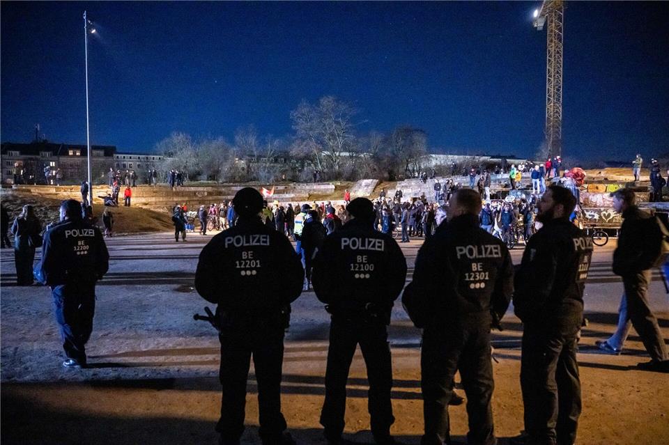 Der Görlitzer Park in Kreuzberg wurde nach langen Ankündigungen nun zum ersten Mal nachts verschlossen. Christophe Gateau/dpa