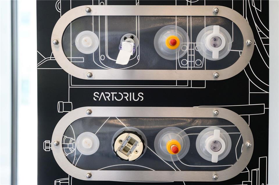 Der Göttinger Pharma- und Laborzulieferer war nach dem Boom während der Corona-Pandemie sogar zeitweise in den Dax aufgestiegen. (Archivbild) Swen Pförtner/dpa