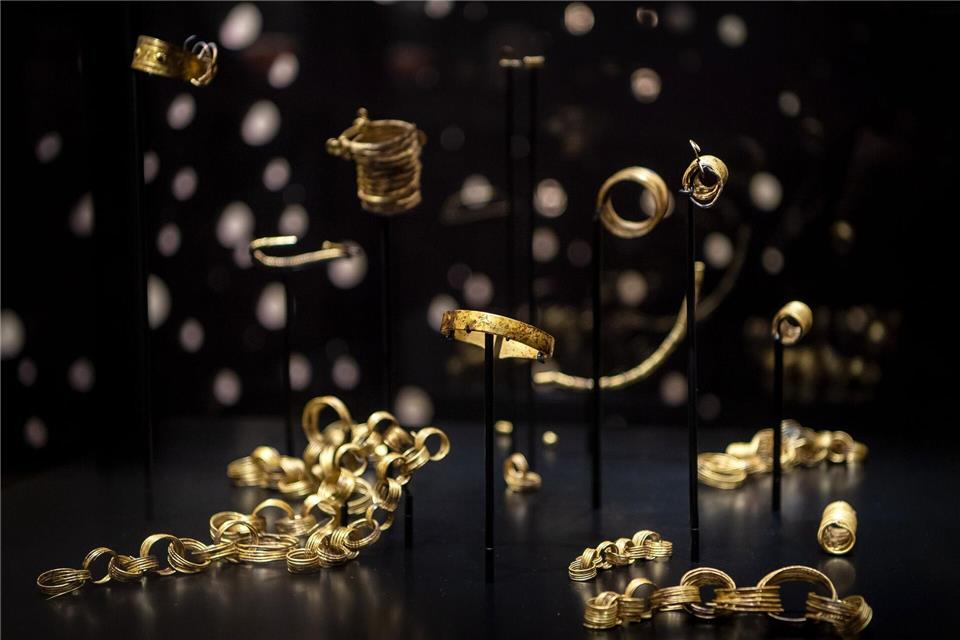Der Goldhort von Gessel wird im Kreismuseum Syke ausgestellt. Der im Jahr 2011 im Syker Ortsteil Gessel gefundene Goldschatz aus der Bronzezeit zählt 117 Teile. (Archivbild)Sina Schuldt/dpa