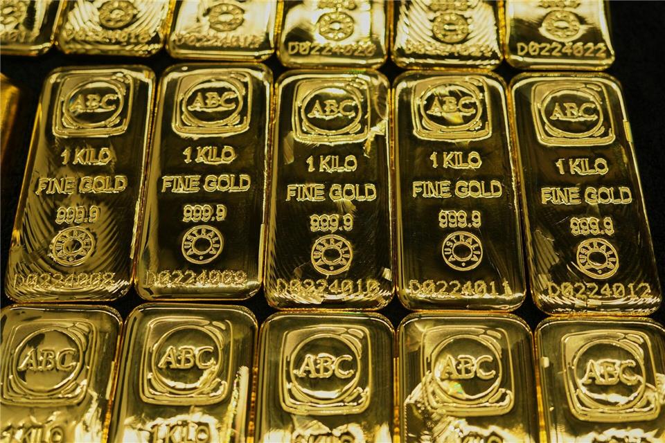 Der Goldpreis ist auf mehr als 4.400 US-Dollar gestiegen.Mark Baker/AP/dpa