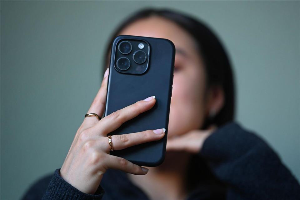 Der Griff zum Handy ist alltäglich geworden. Elisa Schu/dpa