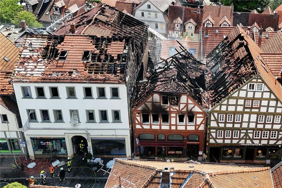 Der Großbrand hat mehrere Gebäude beschädigt. Florian Wiegand/dpa