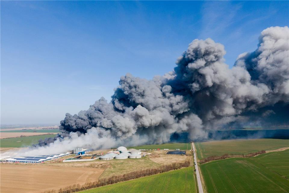 Der Großbrand war 2021 weithin sichtbar. (Archivbild)Stefan Sauer/dpa-Zentralbild/dpa