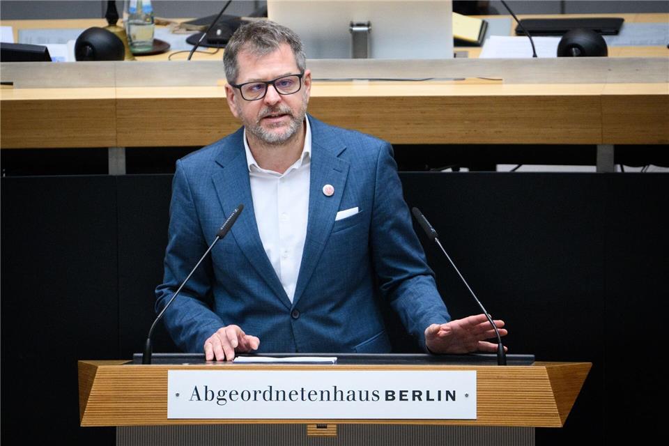Der Grünen-Fraktionsvorsitzende Werner Graf ließ kein gutes Haar am Krisenmanagement des Regierender Bürgermeisters Kai Wegner (CDU).Bernd von Jutrczenka/dpa