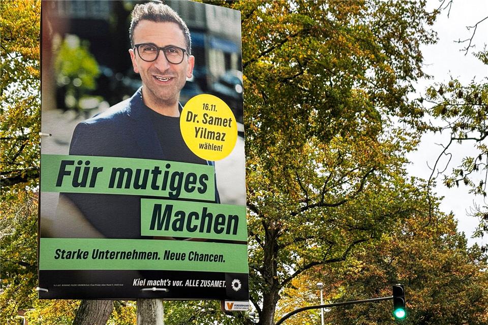 Der Grünen Oberbürgermeisterkandidat von Kiel, Samet Yilmaz, weist alle Vorwürfe zurück, er könnte türkischen Nationalismus oder rechtsextreme Gruppen unterstützen.Frank Molter/dpa