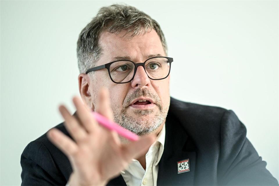 Der Grünen-Politiker Werner Graf ist Spitzenkandidat seiner Partei für die Berlin-Wahl am 20. September und will ins Rote Rathaus. Britta Pedersen/dpa