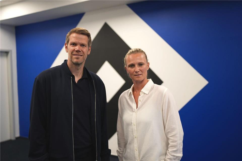 Der HSV-Vorstand ist wieder komplett: Finanzchef Eric Huwer (l) und die neue Sportvorständin Kathleen Krüger.Marcus Brandt/dpa