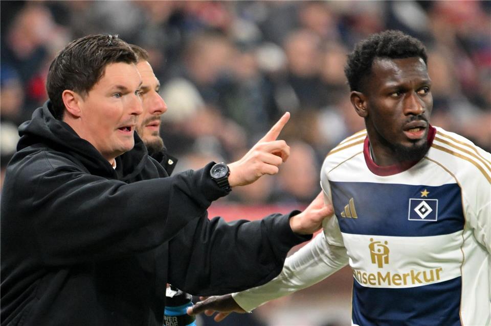 Der HSV im Sondertrikot: Trainer Merlin Polzin und Bakery Jatta in dem Dress.Torsten Silz/dpa