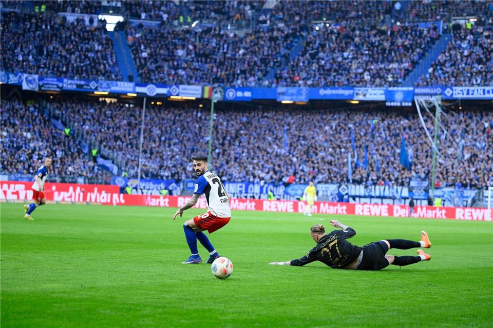 Der HSV will mit seiner Genossenschaft die Kapazität im Volksparkstadion erweitern. (Archivbild)Gregor Fischer/dpa