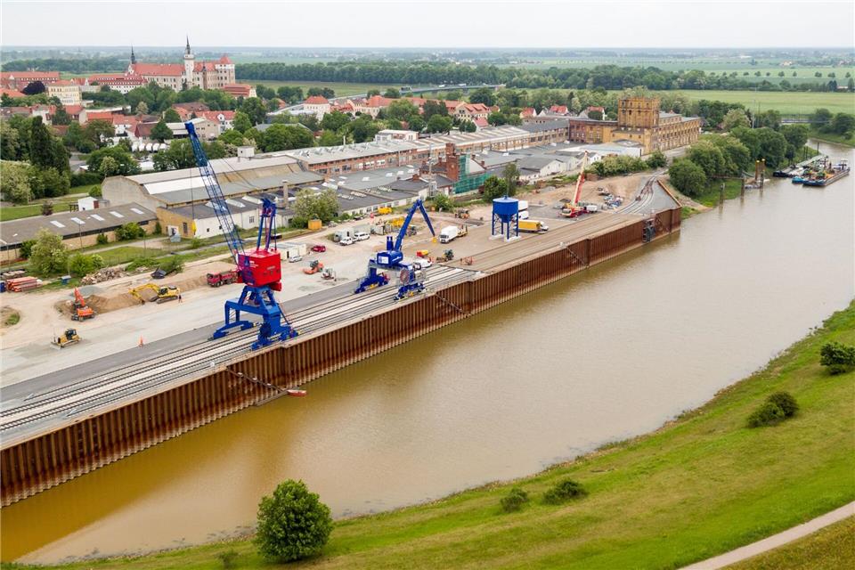 Hoher Sachschaden – Erneuter Kabeldiebstahl im Hafen Torgau  Der Hafen Torgau nach seiner Sanierung 2018. (Archivbild)Jan Woitas/dpa-Zentralbild/dpa