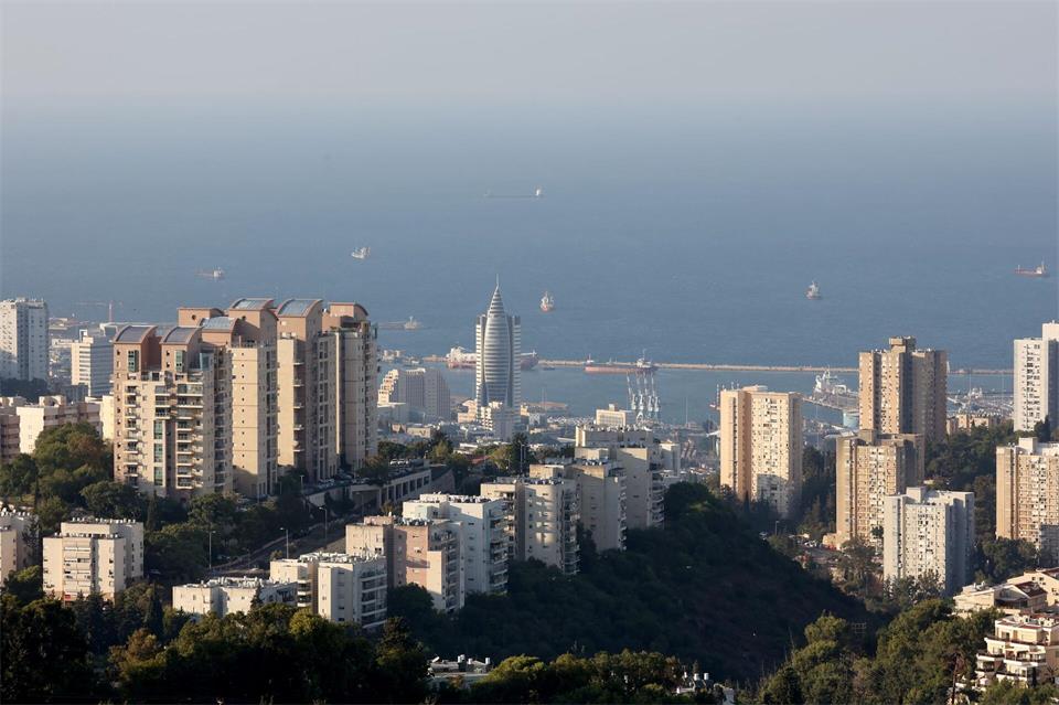 Der Hafen von Haifa. (Symbolbild)Gil Cohen Magen/XinHua/dpa