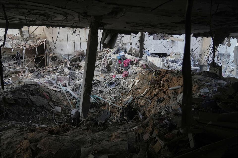 Der Hamas-Überfall löste den Gaza-Krieg aus, bei dem Israel Zehntausende Ziele in dem Küstenstreifen angriff. (Archivbild)Jehad Alshrafi/AP/dpa