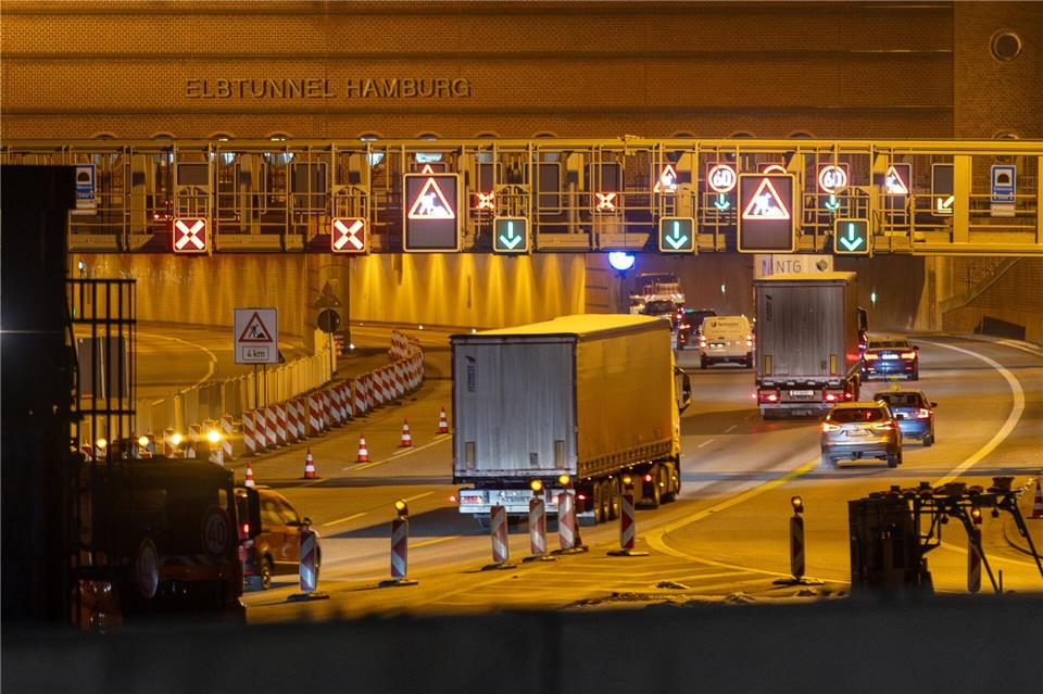 Der Hamburger Elbtunnel war seit Freitagabend voll gesperrt. (Archivbild)Bodo Marks/dpa