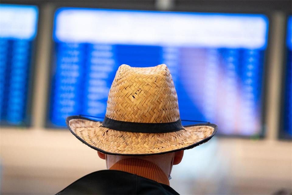 Der Hamburger Flughafen hat während der Sommerferien mehr als 2,3 Millionen Passagiere gezählt. (Archivbild) Jonas Walzberg/dpa