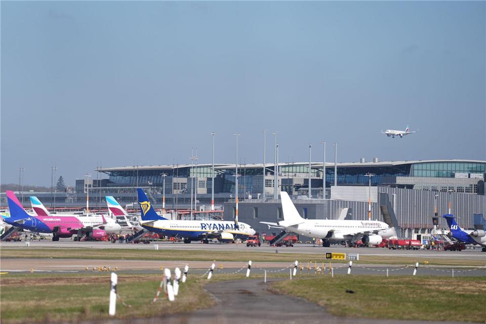 Der Hamburger Flughafen testet Sicherheitsroboter. (Archivbild Flughafen.)Marcus Brandt/dpa