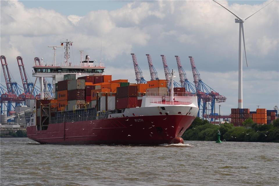 Der Hamburger Hafen hat bis September 6,3 Millionen Standardcontainer umgeschlagen. (Archivbild) Marcus Brandt/dpa