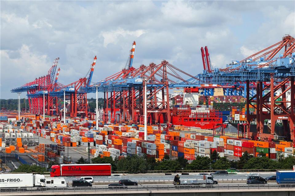 Der Hamburger Hafen ist Deutschlands wichtigster nach Umschlag. (Archivbild) Christian Charisius/dpa