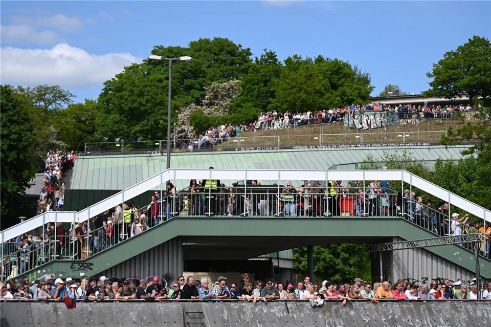 Der Hamburger Hafengeburtstag lockt in jedem Jahr viele Schaulustige an die Elbe.David Hammersen/dpa