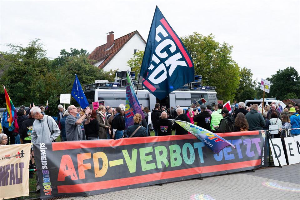 Der Hamburger Politikwissenschaftler Kai-Uwe Schnapp hält ein AfD-Verbotsverfahren für grundfalsch. (Symbolbild)Julian Stratenschulte/dpa