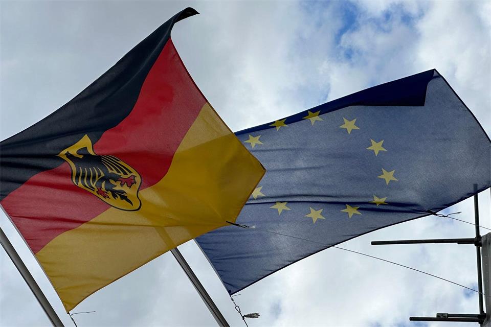 Der Handel mit den anderen EU-Ländern sichert einer Studie zufolge Millionen Jobs in Deutschland. (Symbolbild)Benedikt von Imhoff/dpa