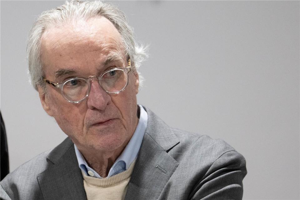 Der Hauptangeklagte Heinrich XIII. Prinz Reuß will sich im kommenden Jahr weiter zu den Anklagepunkten äußern.Boris Roessler/dpa POOL/dpa