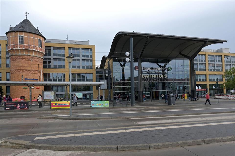 Der Hauptbahnhof von Potsdam liegt im Sperrkreis um die Bombe. (Archivbild)Michael Bahlo/dpa