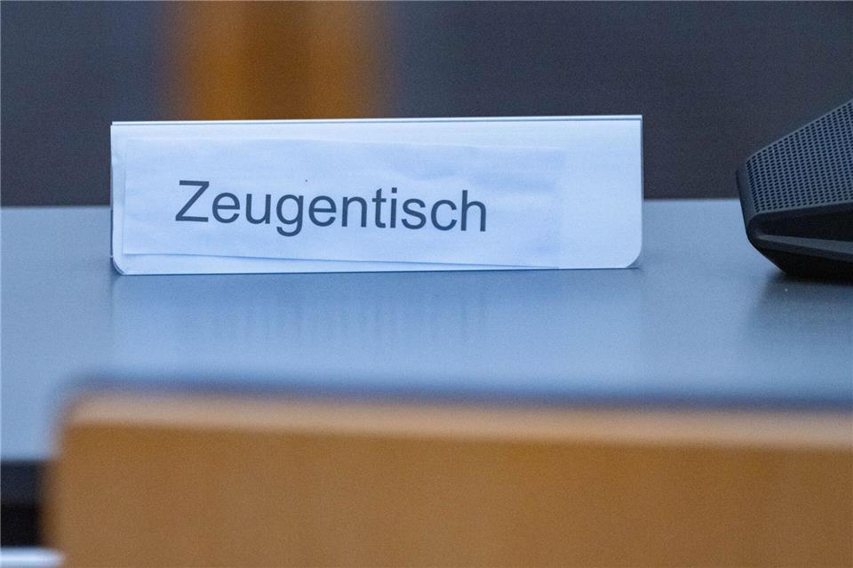 Der Hauptbelastungszeuge geriet bei seiner Aussage teils ins Straucheln. (Archivbild)Stefan Sauer/dpa