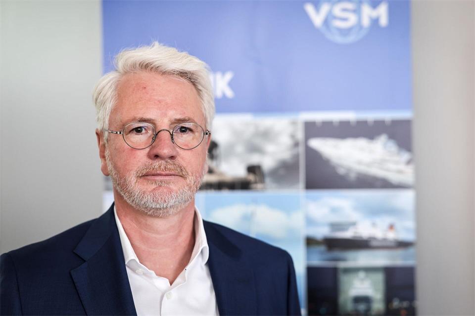 Der Hauptgeschäftsführer des Verbands für Schiffbau und Meerestechnik (VSM), Reinhard Lüken, freut sich über eine boomende Branche, warnt aber auch vor einer Regierungsbeteiligung der AfD. (Archivbild)Christian Charisius/dpa