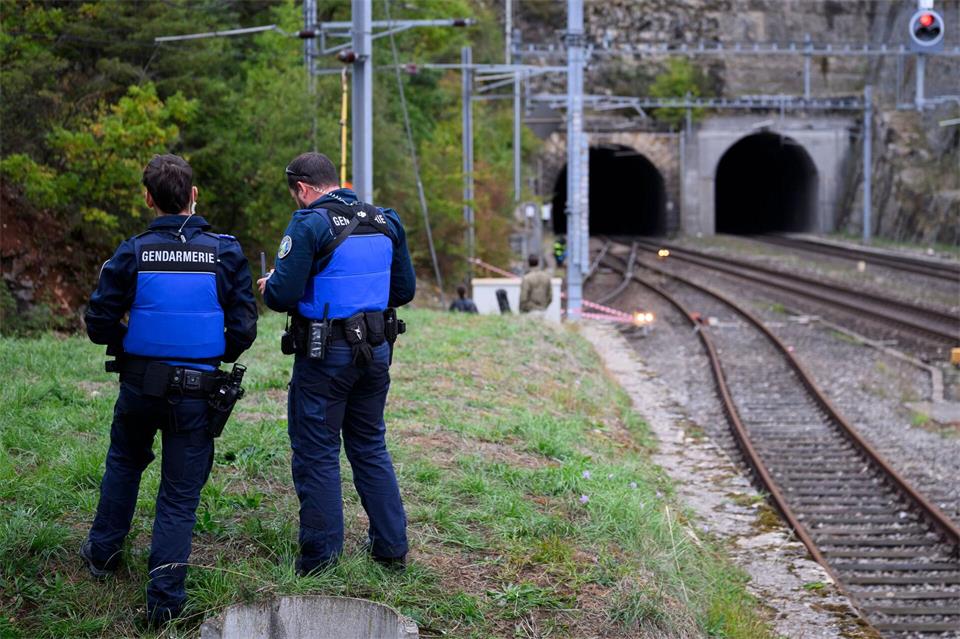 Der Hintergrund des Vorfalls ist noch unklar. Laurent Gillieron/KEYSTONE/dpa