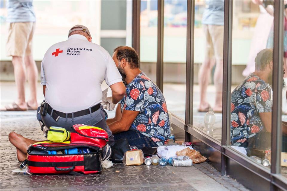 Der Hitzebus versorgt Obdachlose. Andreas Arnold/dpa