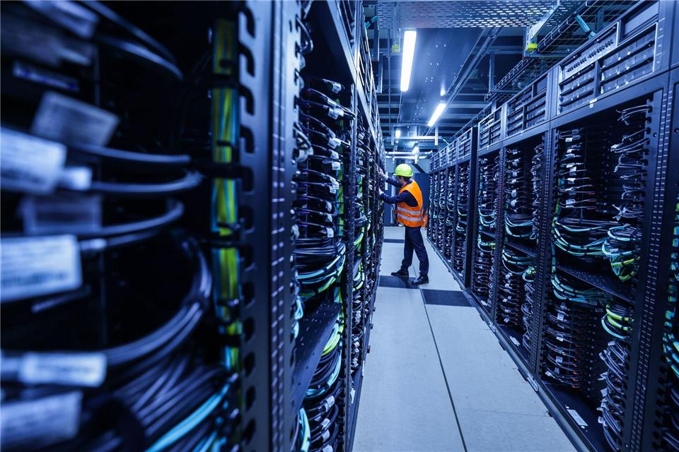 Der Hochleistungsrechner „Jupiter“ am Forschungszentrum Jülich ist der schnellste Supercomputer in Europa.Oliver Berg/dpa