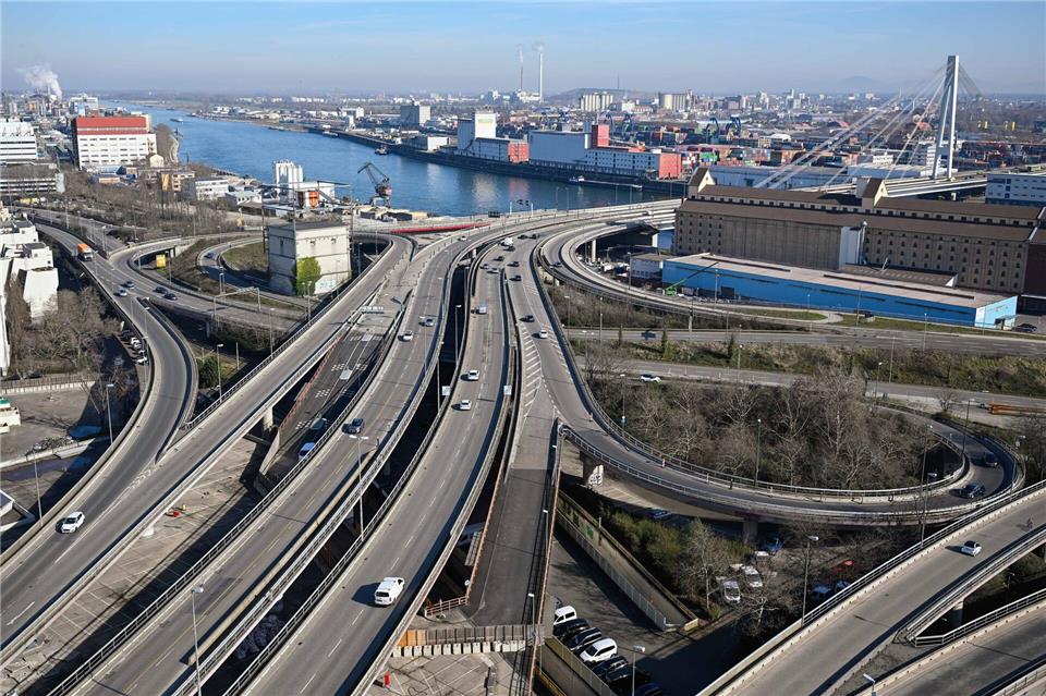 Der Hochstraßenbau gilt als Schlüsselprojekt für Mobilität im Rhein-Neckar-Gebiet. (Archivbild)Uwe Anspach/dpa