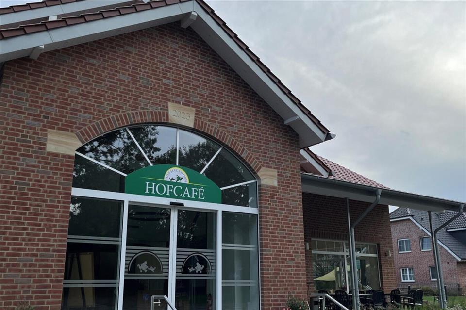 Bitteres Urteil für Haltern: Hof Hagedorn darf nicht mehr erweitern  Der Hof Hagedorn an der Rekener Straße in Lavesum hat immer wieder expandiert. Zuletzt entstand ein neues Hofcafé.