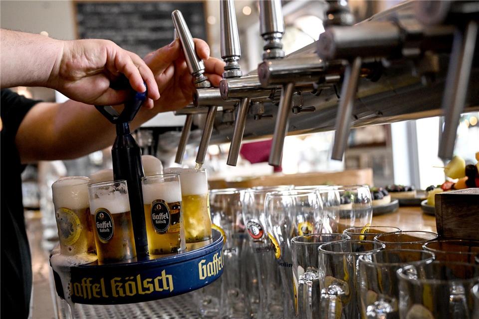 Der Hotel- und Gaststättenverband Dehoga sieht in der digitalen Trinkgeld-Variante eine Reaktion auf sich verändernde Zahlungsgewohnheiten. (Archivbild)Britta Pedersen/dpa