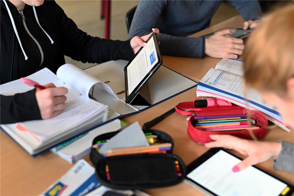 Der IQB-Bildungstrend 2024 hat sinkende Kompetenzen in mathematisch-naturwissenschaftlichen Fächern ergeben. (Symbolbild) Uli Deck/dpa
