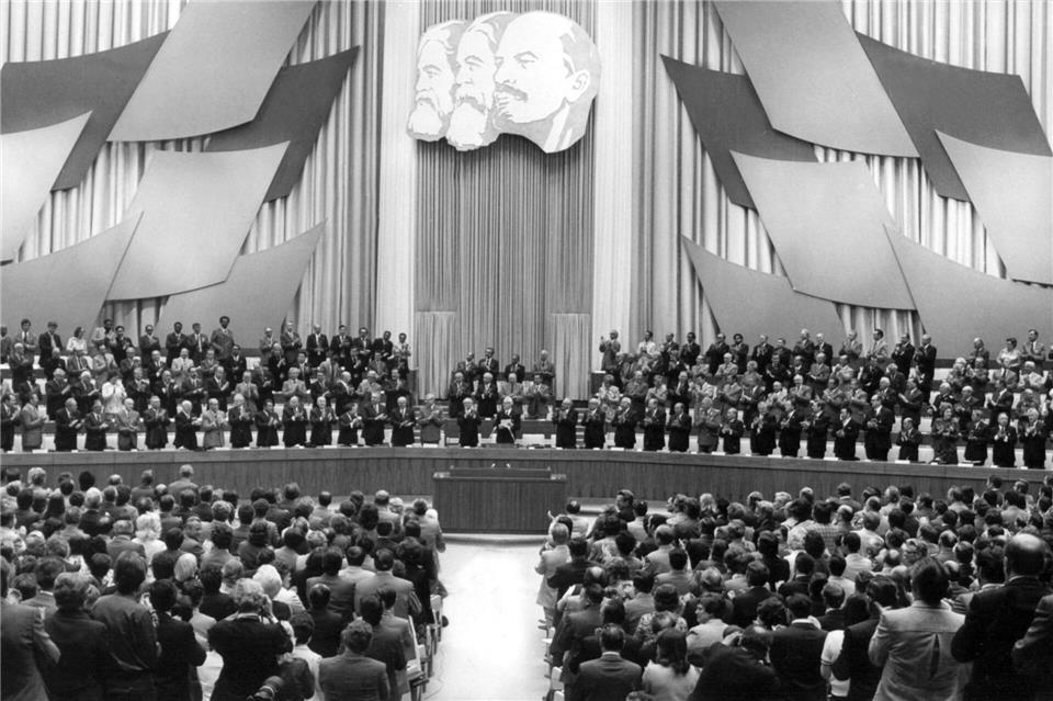 Der IX. Parteitag der SED in Ost-Berlin tagt 1976 im Palast der Republik. (Archivbild)ADN/dpa