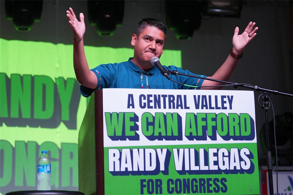 Der Immigranten-Sohn Randy Villegas hat gute Chancen auf einen Wahlsieg für die Demokraten. Jae C. Hong/AP/dpa
