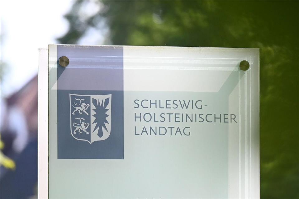 Der Innen- und Rechtsausschuss soll über einen fraktionsübergreifenden Antrag zur Änderung der Landesverfassung beraten. (Archivbild)David Hammersen/dpa