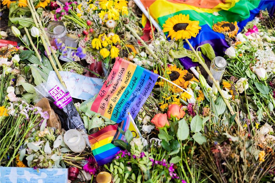 Der Innenausschuss des Bundestags beschäftigt sich mit dem Anschlag beim Berliner CSD.Christoph Soeder/dpa