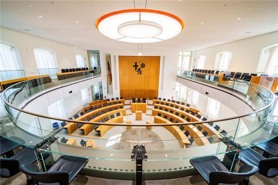 Der Innenausschuss des Landtags hat sich auf Antrag der CDU mit dem Thema Sonderurlaub für Landesbeamte befasst. (Archivbild)Andreas Arnold/dpa