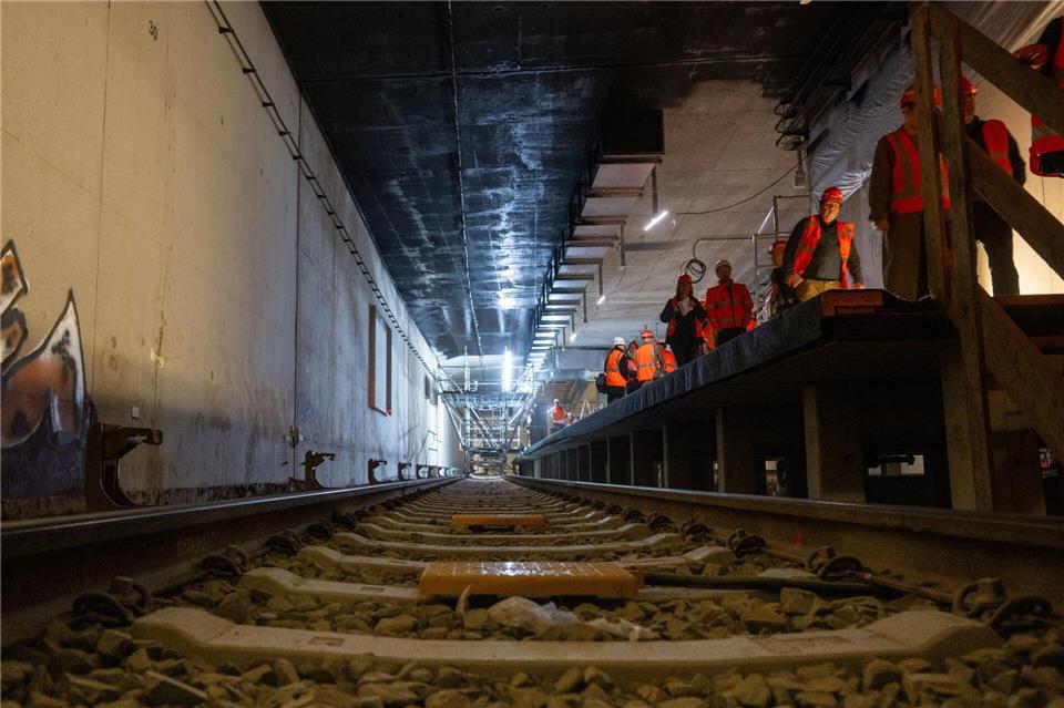 Bahn plant mit S15-Inbetriebnahme für Ende März  Der Interimsbahnhof ist inzwischen fertig und wartet auf die ersten Züge. (Archivbild)Monika Skolimowska/dpa