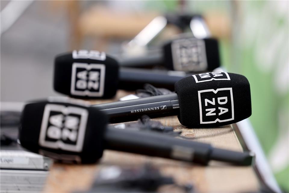 Der Internet-Sportsender DAZN nimmt einen jahrelangen Rechtsstreit mit der DFL in Kauf.