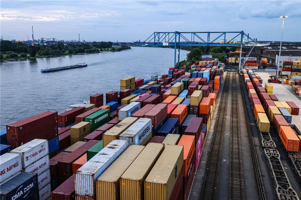 Der Iran-Krieg setzt viele Unternehmen in NRW unter Druck.Oliver Berg/dpa