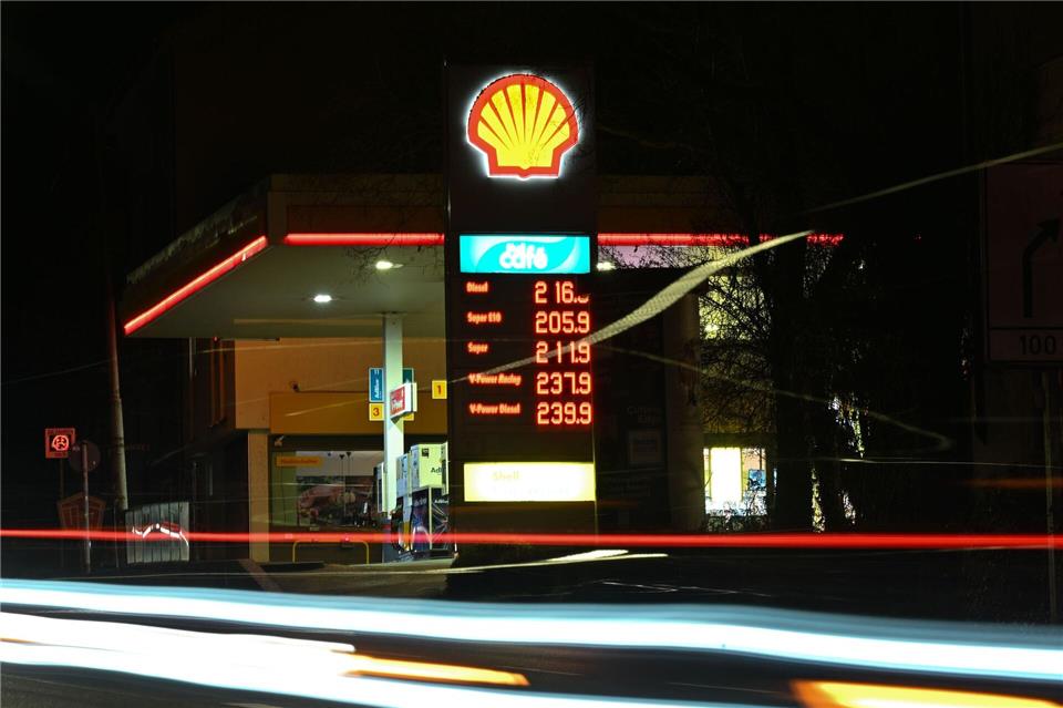 Der Iran-Krieg verteuert Öl und Gas. Die Folgen spüren nicht nur Deutschlands Autofahrer, sondern die gesamte Wirtschaft. (Symbolbild)Katharina Kausche/dpa