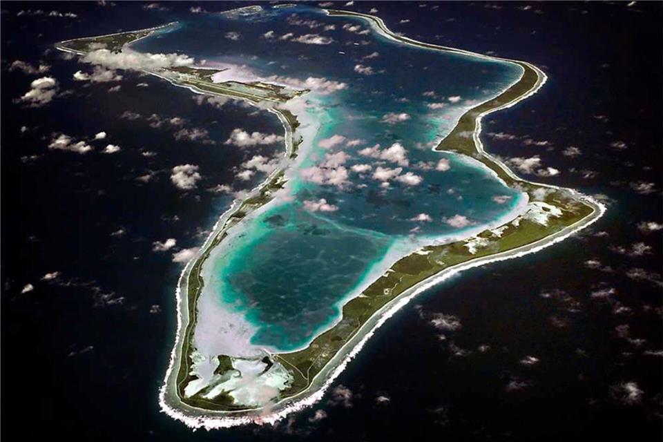Der Iran hat US-Medienberichten zufolge einen von Großbritannien und den USA genutzten Militärstützpunkt auf den Chagos-Inseln angegriffen.Uncredited/US Navy via AP/dpa