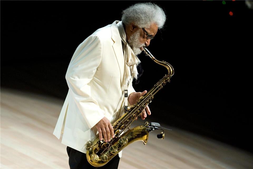 Der Jazz-Saxofonist Sonny Rollins ist im Alter von 95 Jahren gestorben. (Archivbild)Peter Kollanyi/MTI/dpa